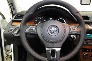 Перетяжка натуральной кожей руля Фольксваген Пассат